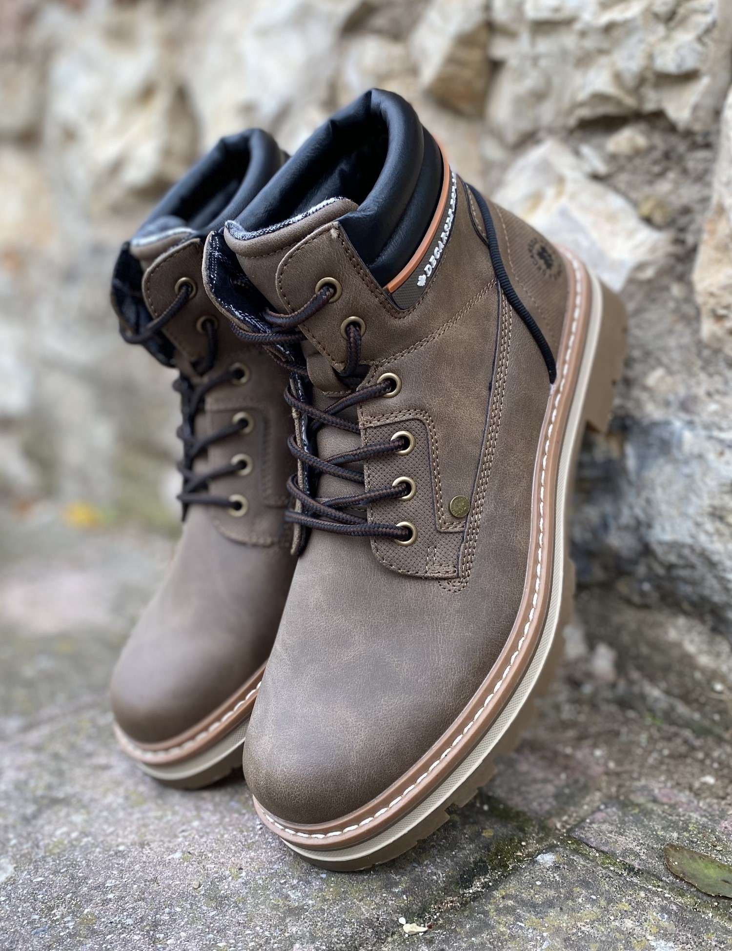 Ανδρικά καφέ αρβυλάκια με τρακτερωτή σόλα από δερματίνη EL0970 φωτογραφία